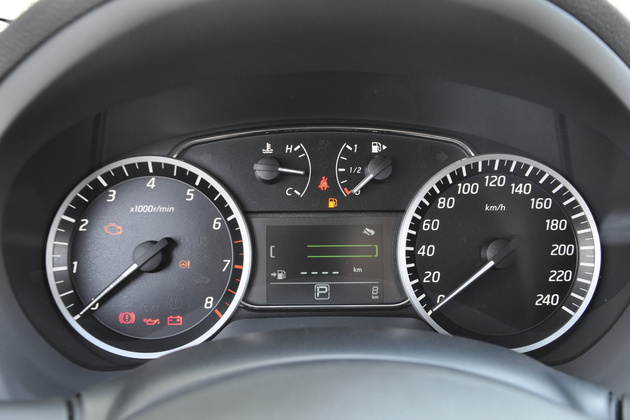 速腾快让道,轩逸 来了!合资12万元用最少的钱买最好的车还有胎压显示,