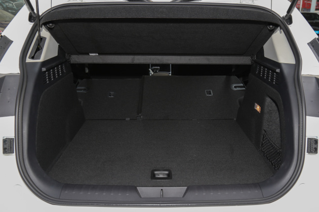 23万元的红旗e-hs3性价比超高! 还有胎压显示,定速巡航!