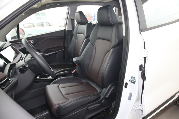 绅宝d50家用出行神器!让飞度瑟瑟发抖!