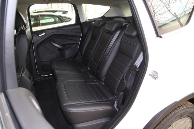 weyvv6空间后排内饰