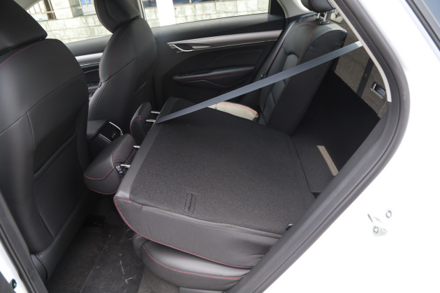 奔腾t33仅需9万元,开始攒钱吧! 碾压飞度的车!