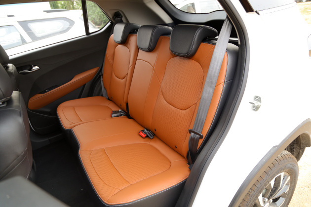 宝骏510内饰_后排