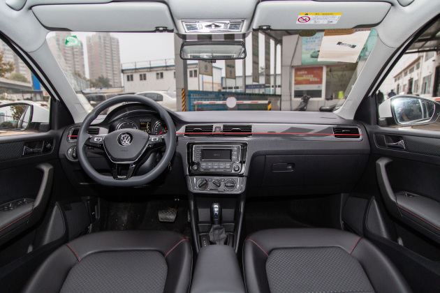 大众桑塔纳2019款浩纳1.5L自动舒适版评测_新款桑塔纳速度里程表图片_大众迈腾2020款330TSI领先型内饰设计