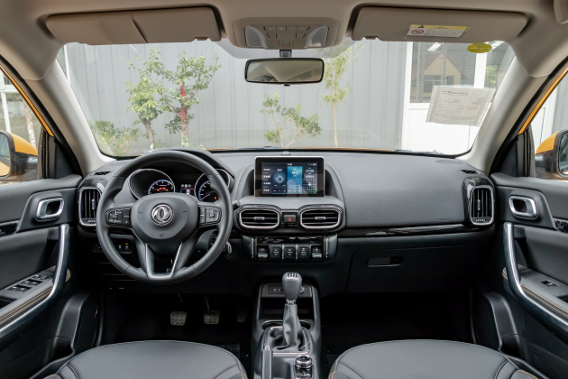 捷豹xfl大灯车窗内饰