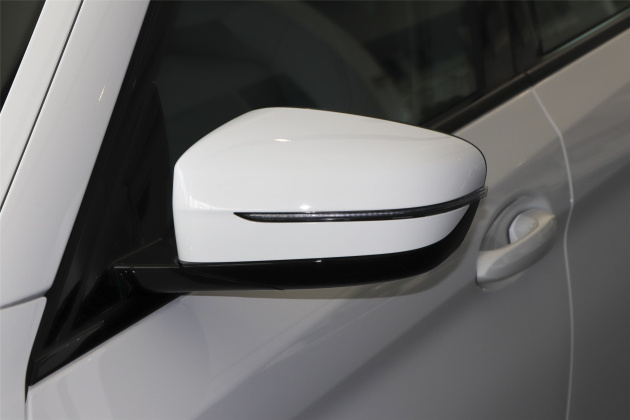 保时捷发力了,大家觉得macan如何? 普拉多都坐不住了!