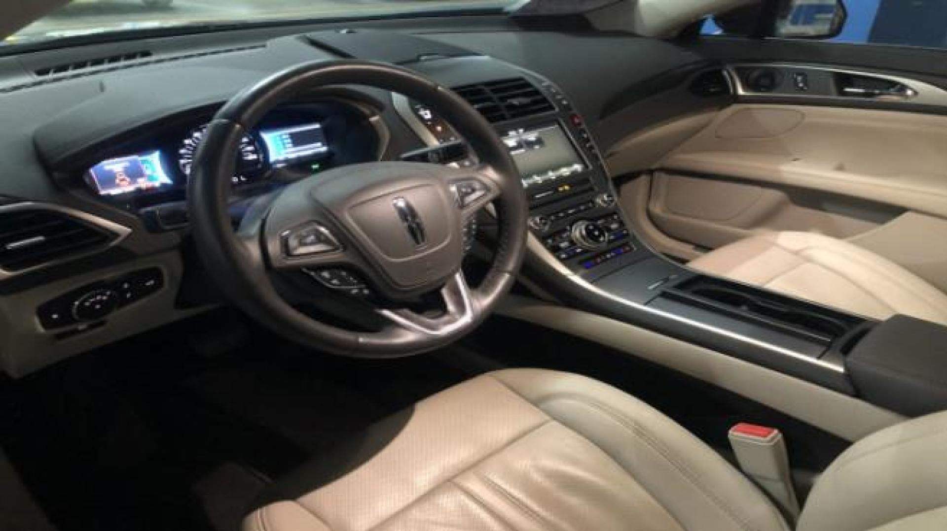 林肯mkz内饰实拍:换挡按键有点意思