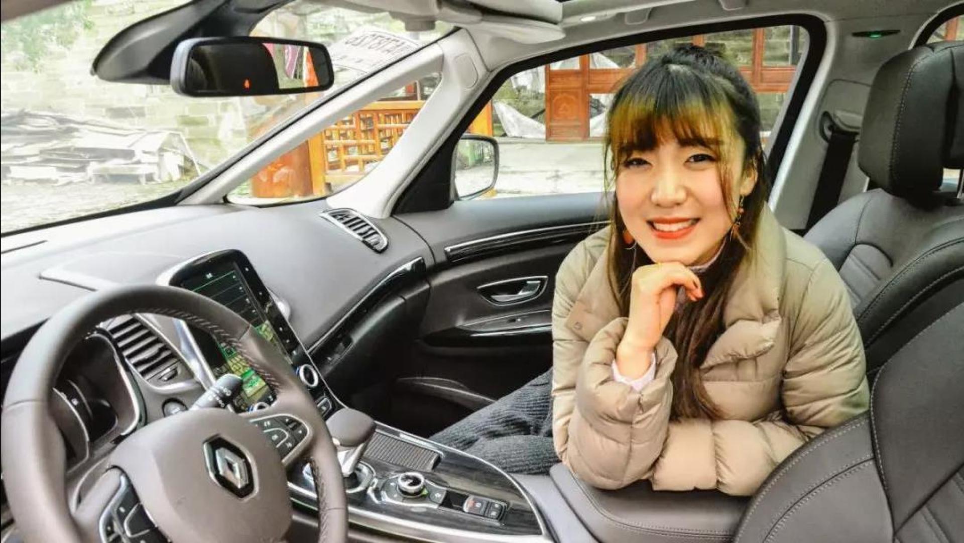 大长腿美女试驾雷诺espace