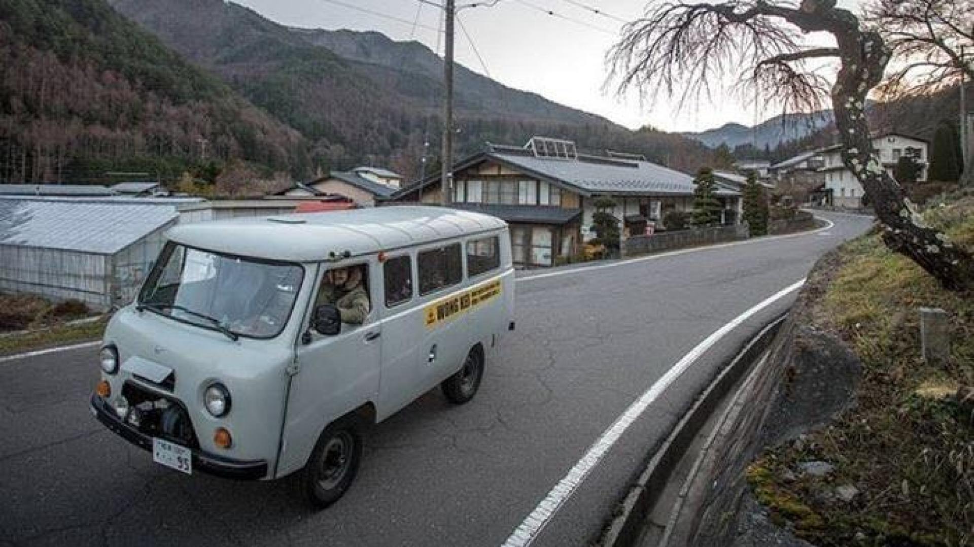 瓦滋旅行者 四驱越野面包车