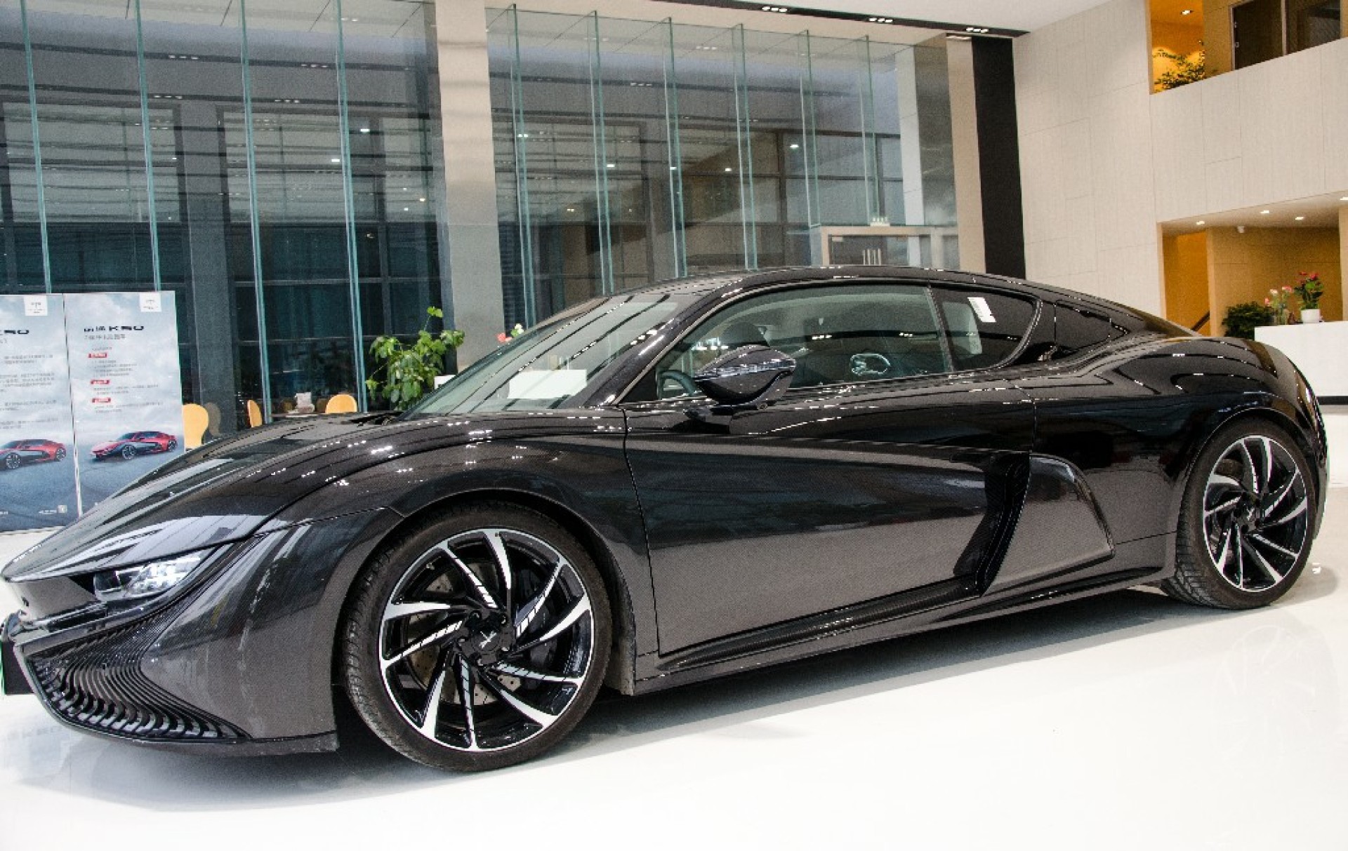 静谧中的跑者,轻灵的银色蜻蜓 ——前途k50