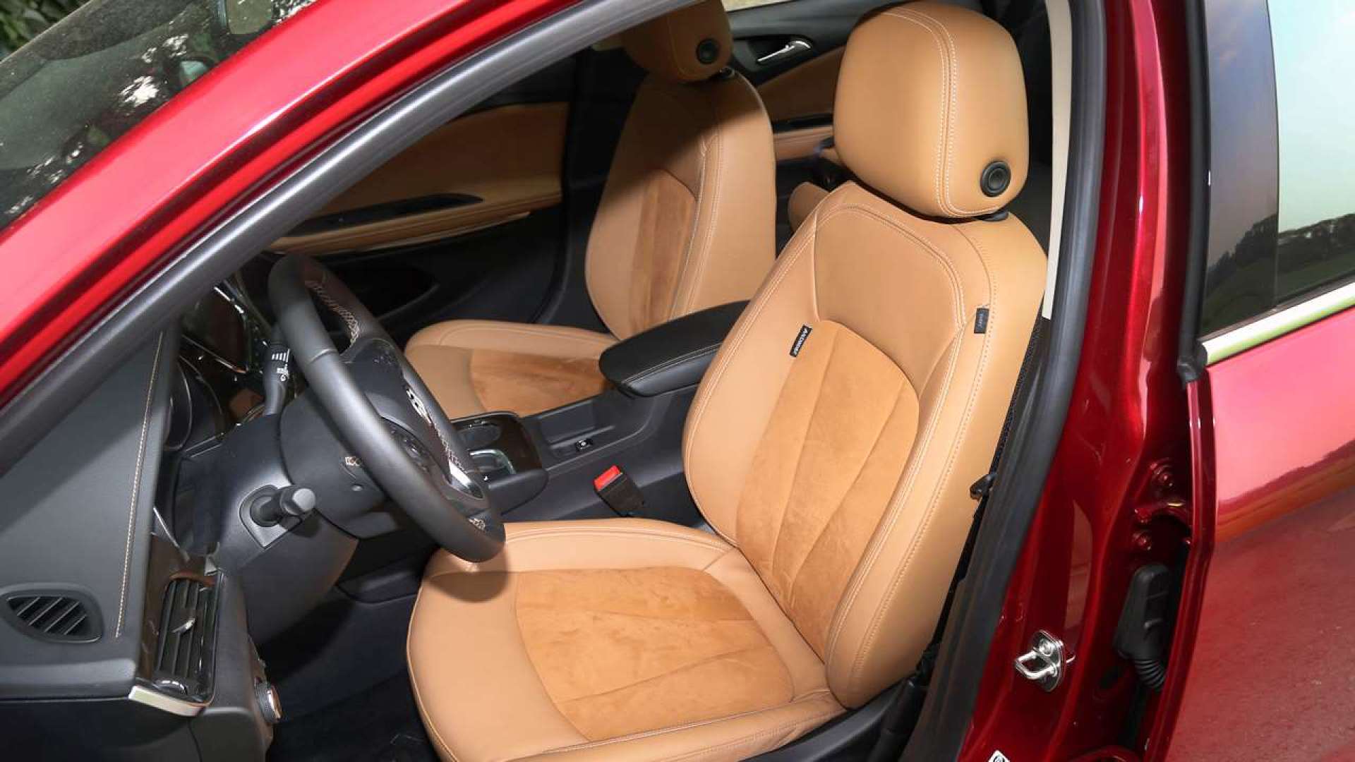 汽车翻毛皮内饰座椅要怎么保养?