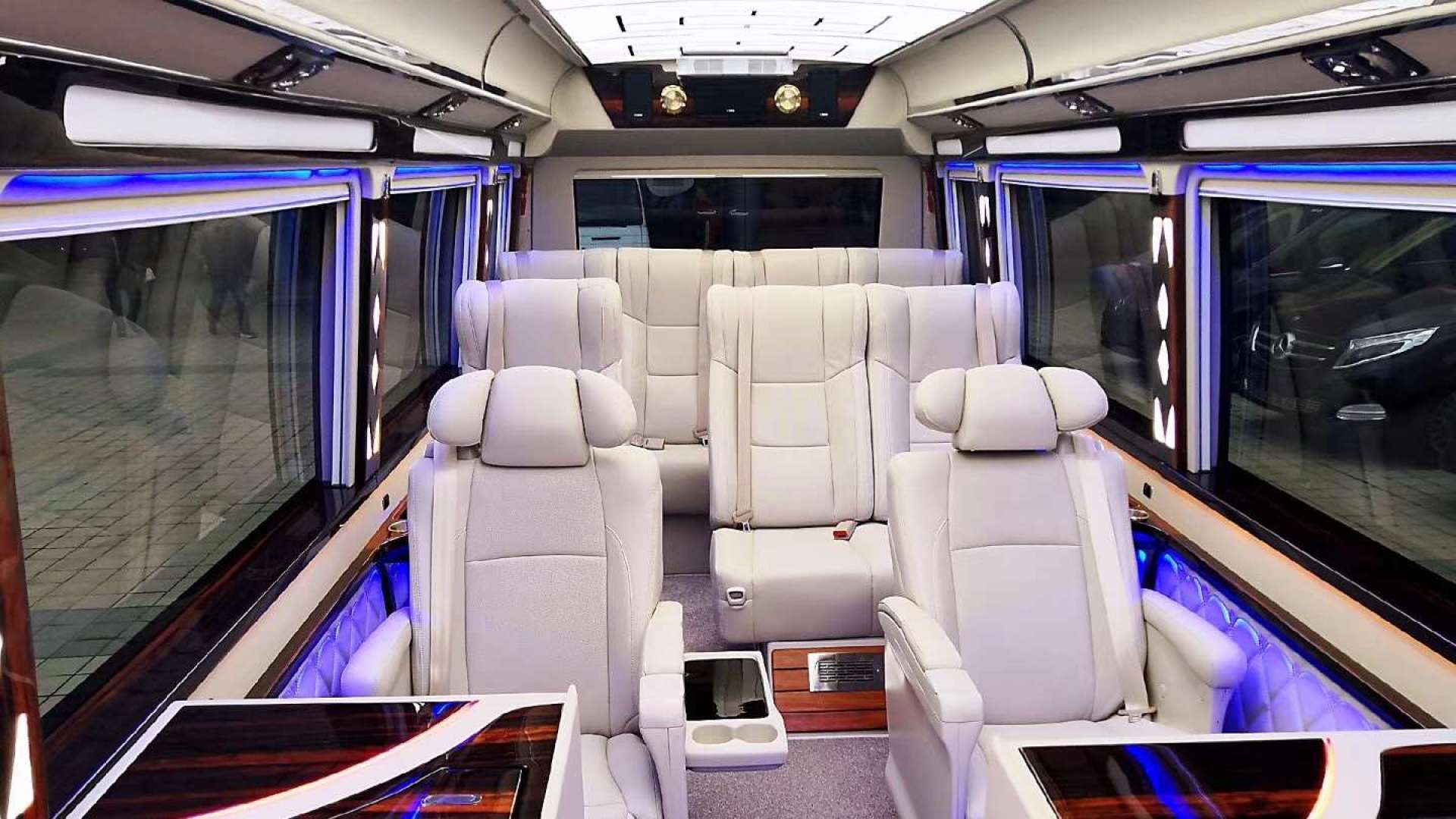 政企接待专用豪华商务车,丰田考斯特10座版