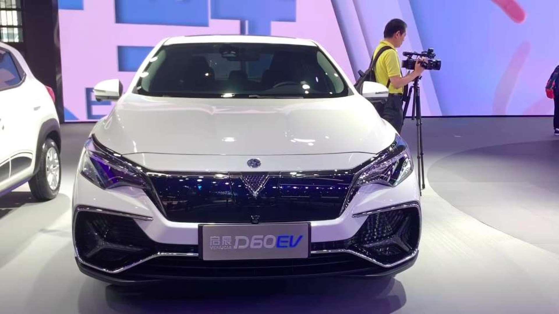 【2019上海車展】啟辰d60ev首發亮相 造型驚豔