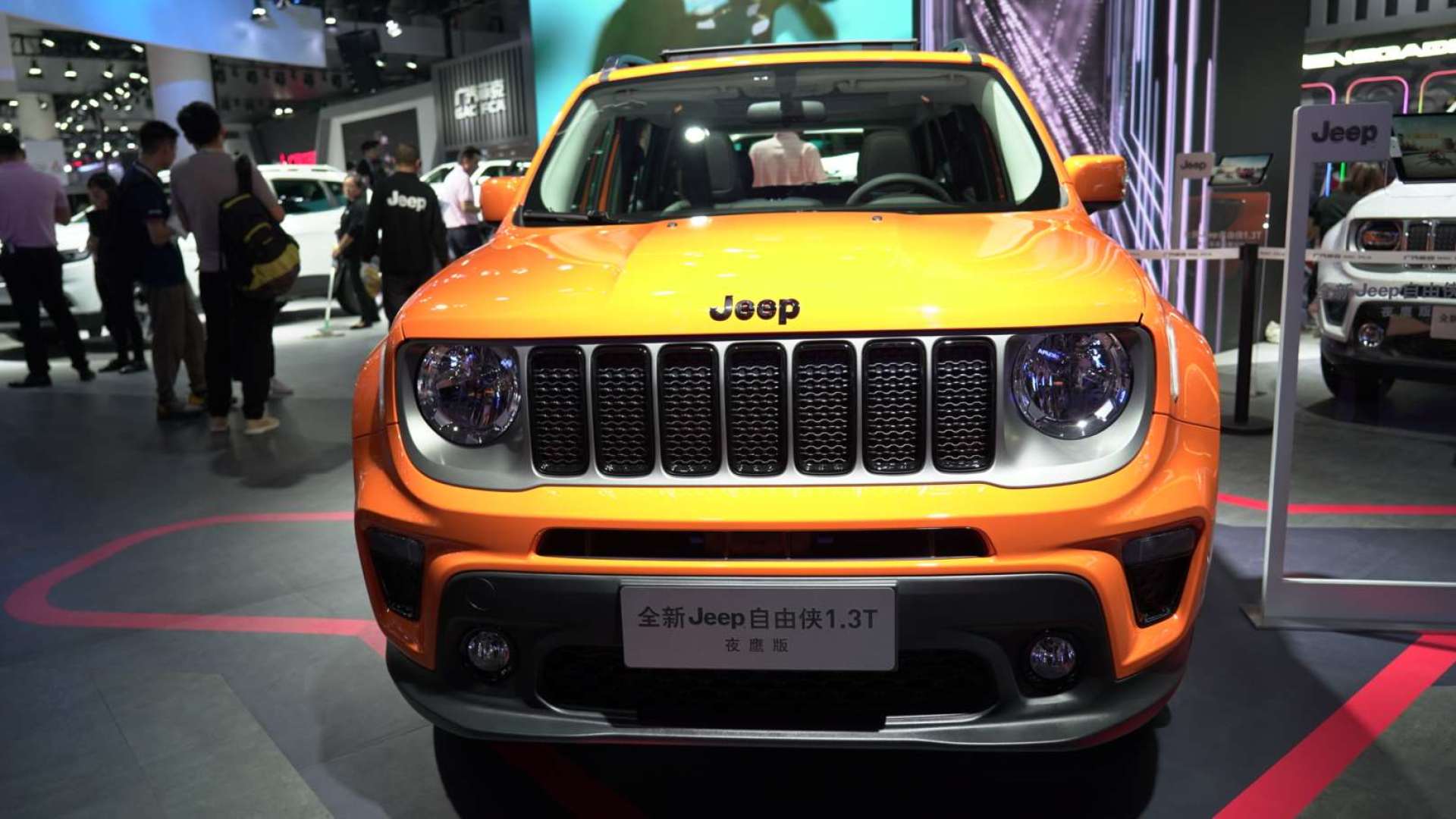 成都车展实拍:jeep全新自由侠发布,搭载全新1.3t四缸发动机