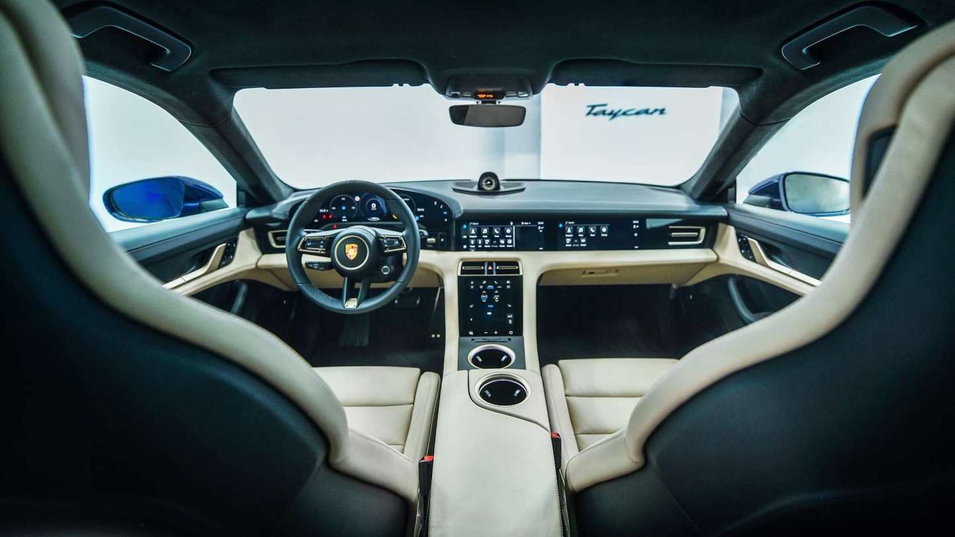 科技感爆棚 感受保时捷taycan内饰_易车视频