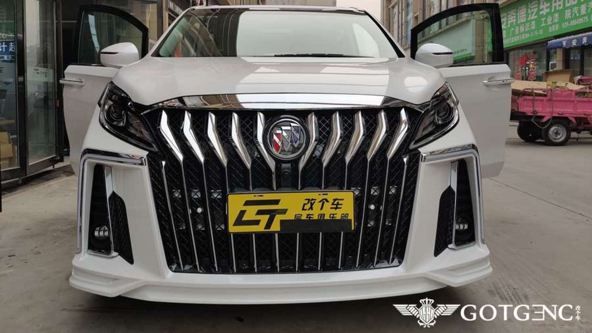 改个车:别克gl8前脸改装雅典娜大包围,男人的霸气侧漏