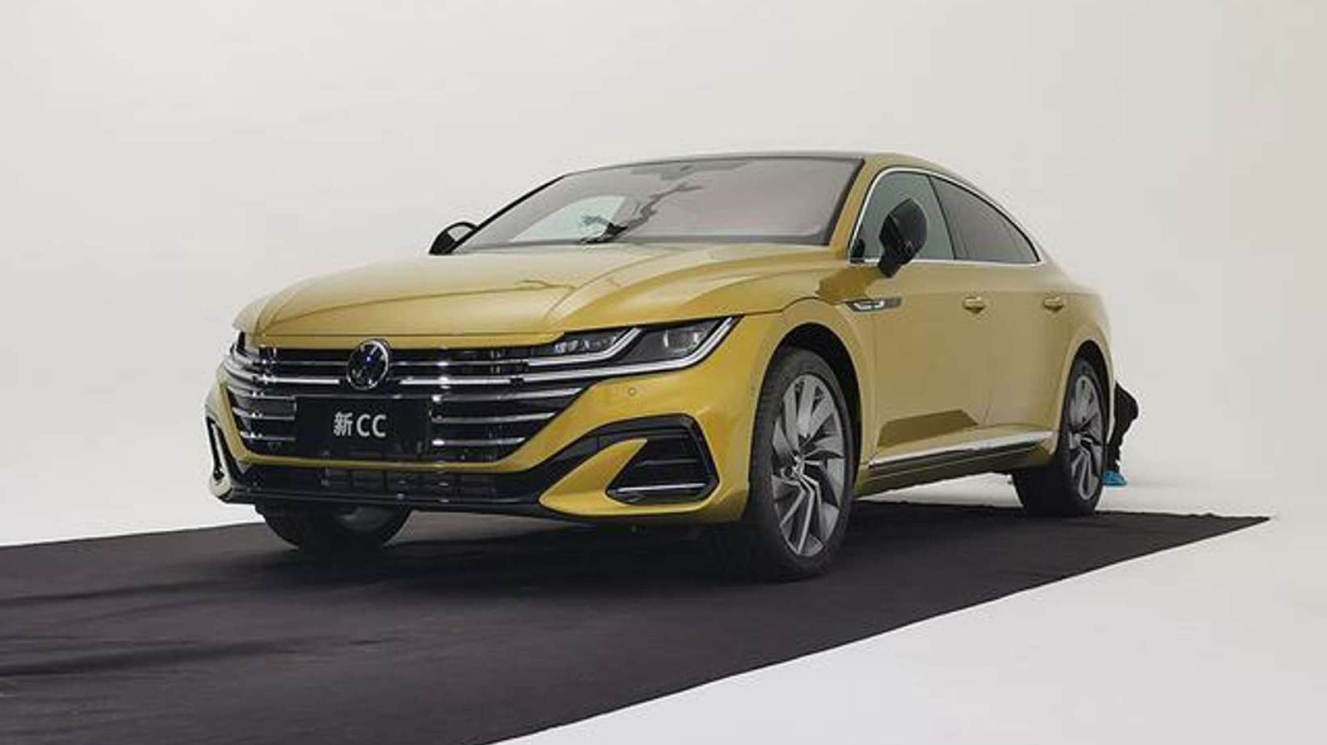 27.00万起,新款大众cc开启预售,拥有同级最美猎装