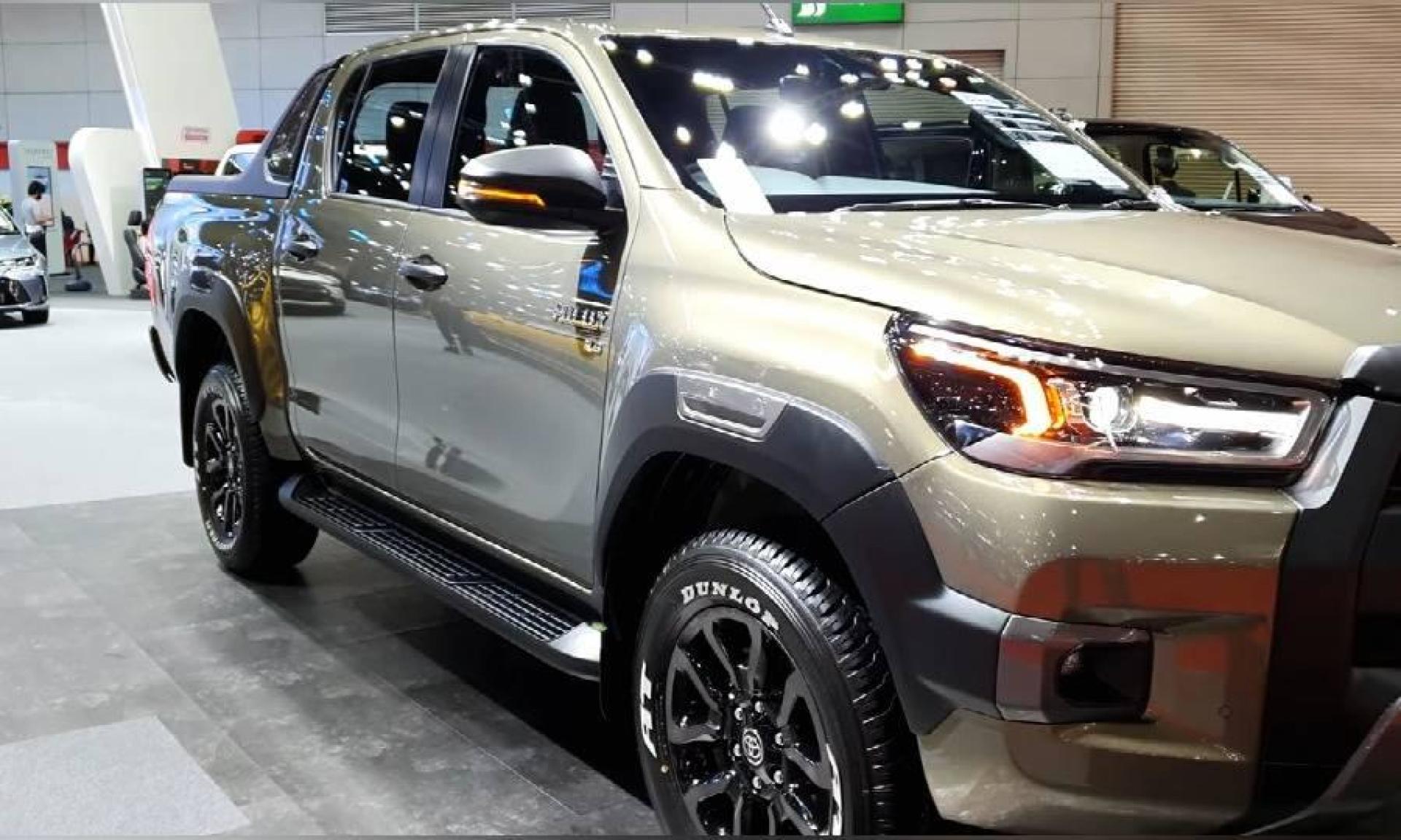 丰田revocco双排4x4 8at内外巡视