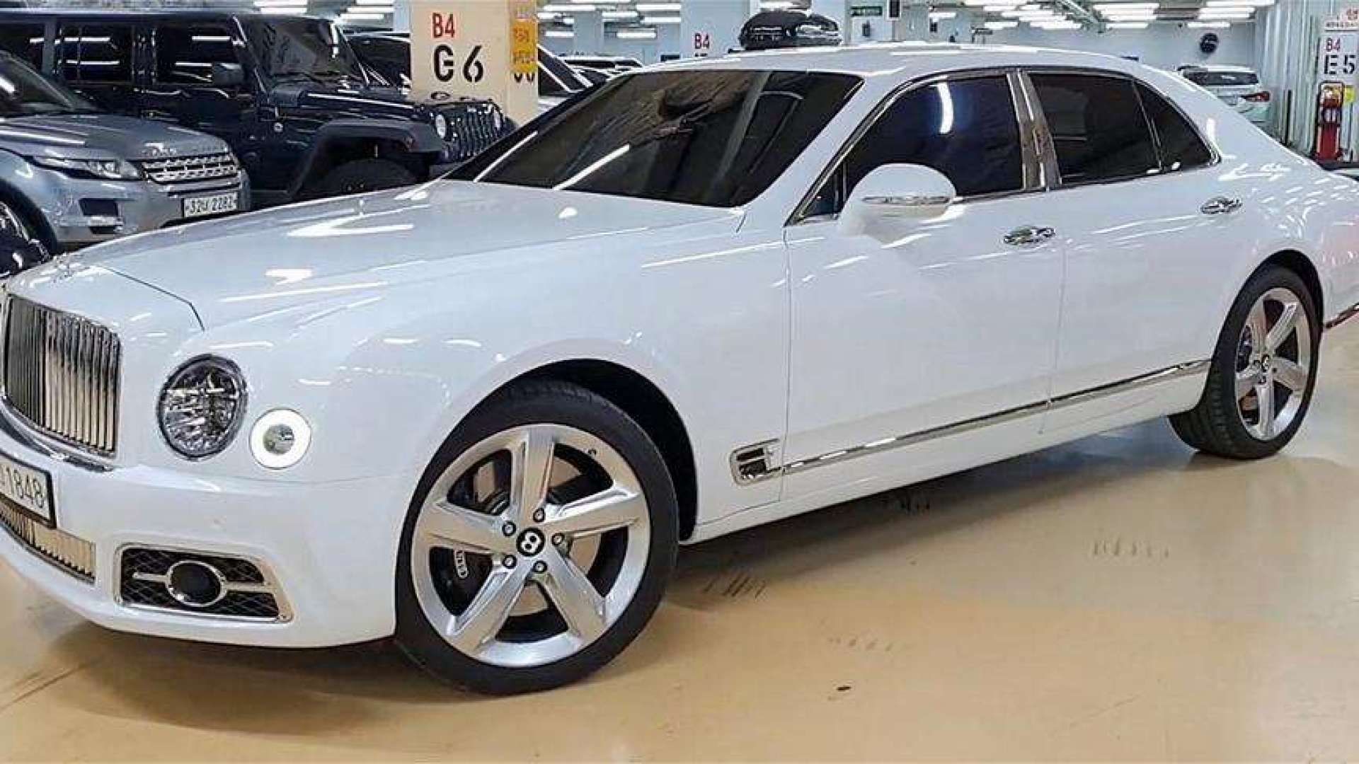 2020款宾利慕尚到店实拍,体验奢华内饰与极致舒适,真是一种享受