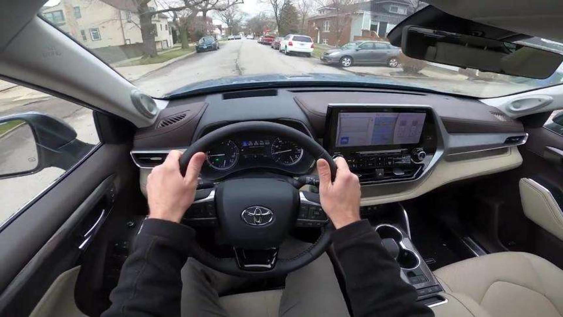 2020款丰田汉兰达awd路试,坐进驾驶舱那刻,才知道视野有多霸气