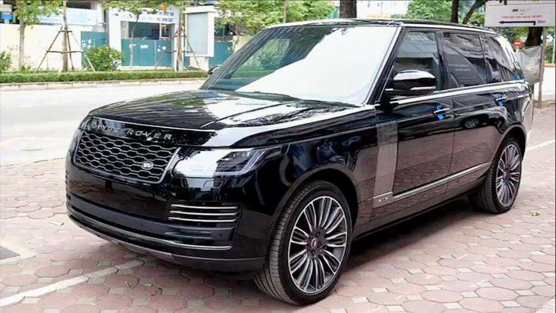 试驾2020款路虎揽胜巅峰创世加长版sva,打开后排才知道有多帅气