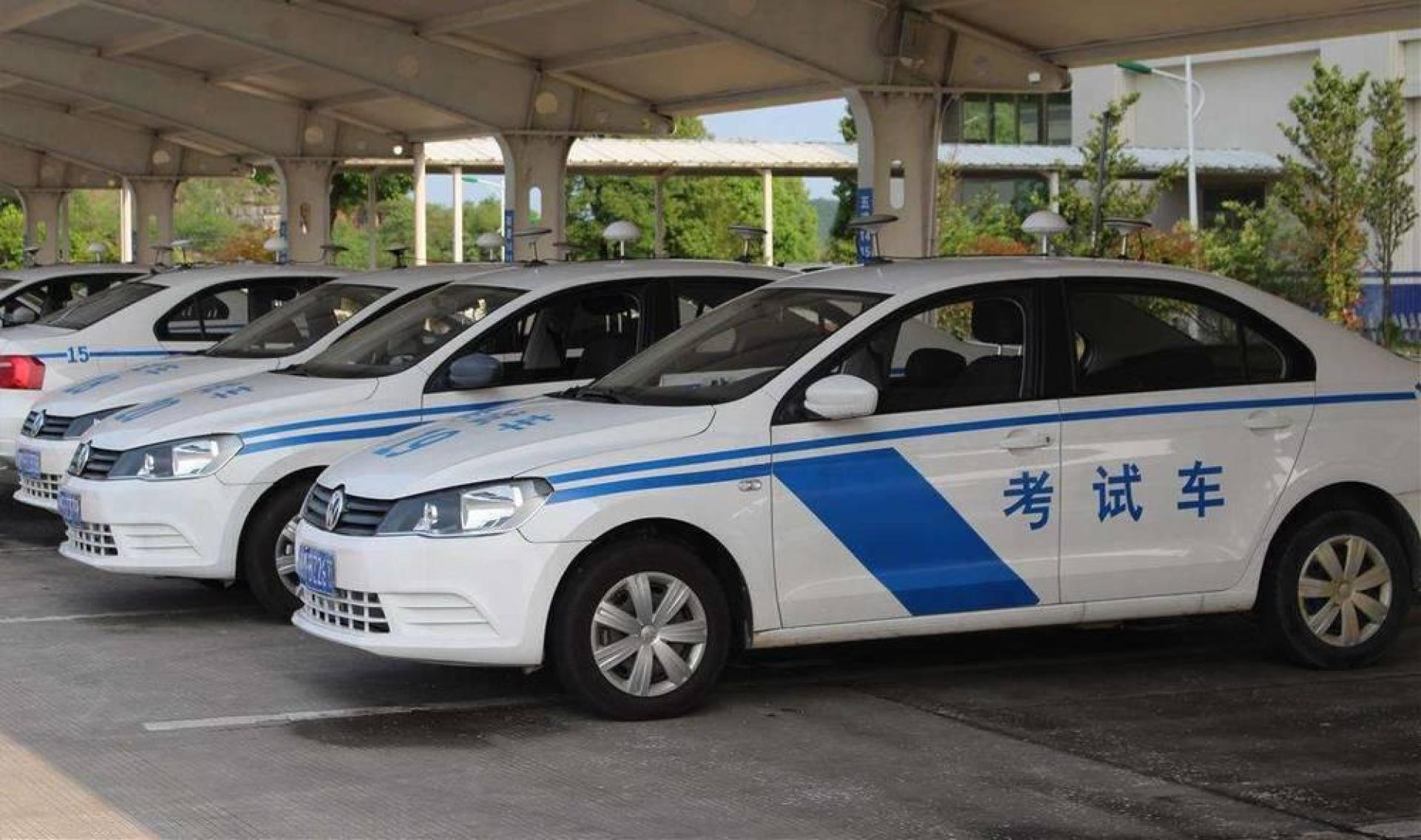 驾照考试的时候,教练车和考试车究竟有啥区别?很多人都不知道!