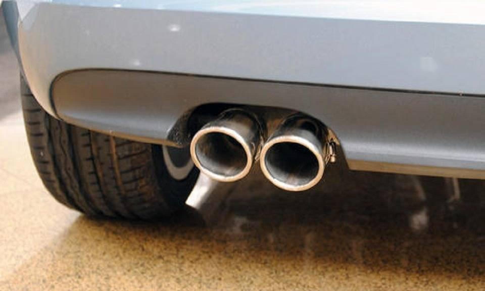 汽车排气管一根和两根有什么区别?是越多越好吗?老司机道出真相