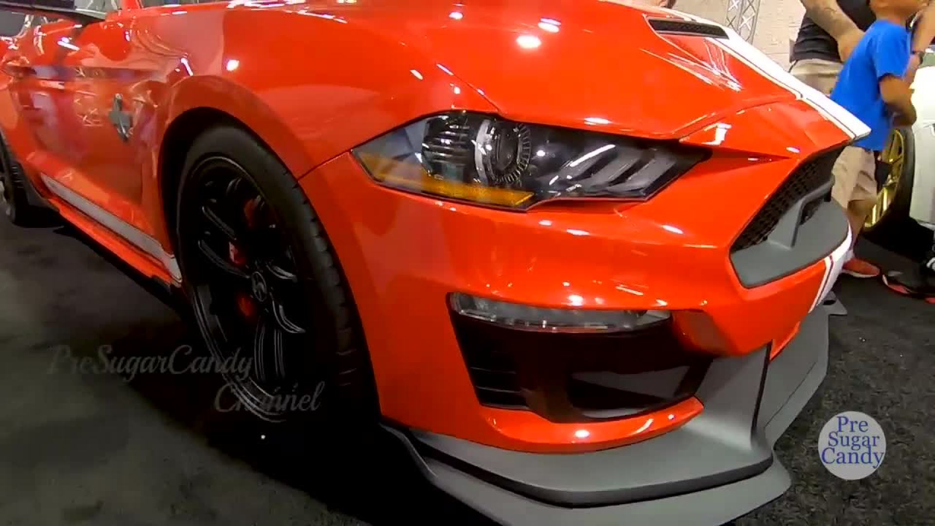 2020款福特mustangshelby红白相间!