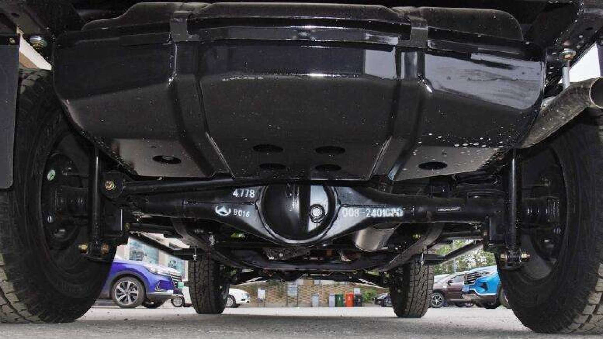 新bj212底盘依旧与军车有缘 不过竟是款韩国军车_易车视频