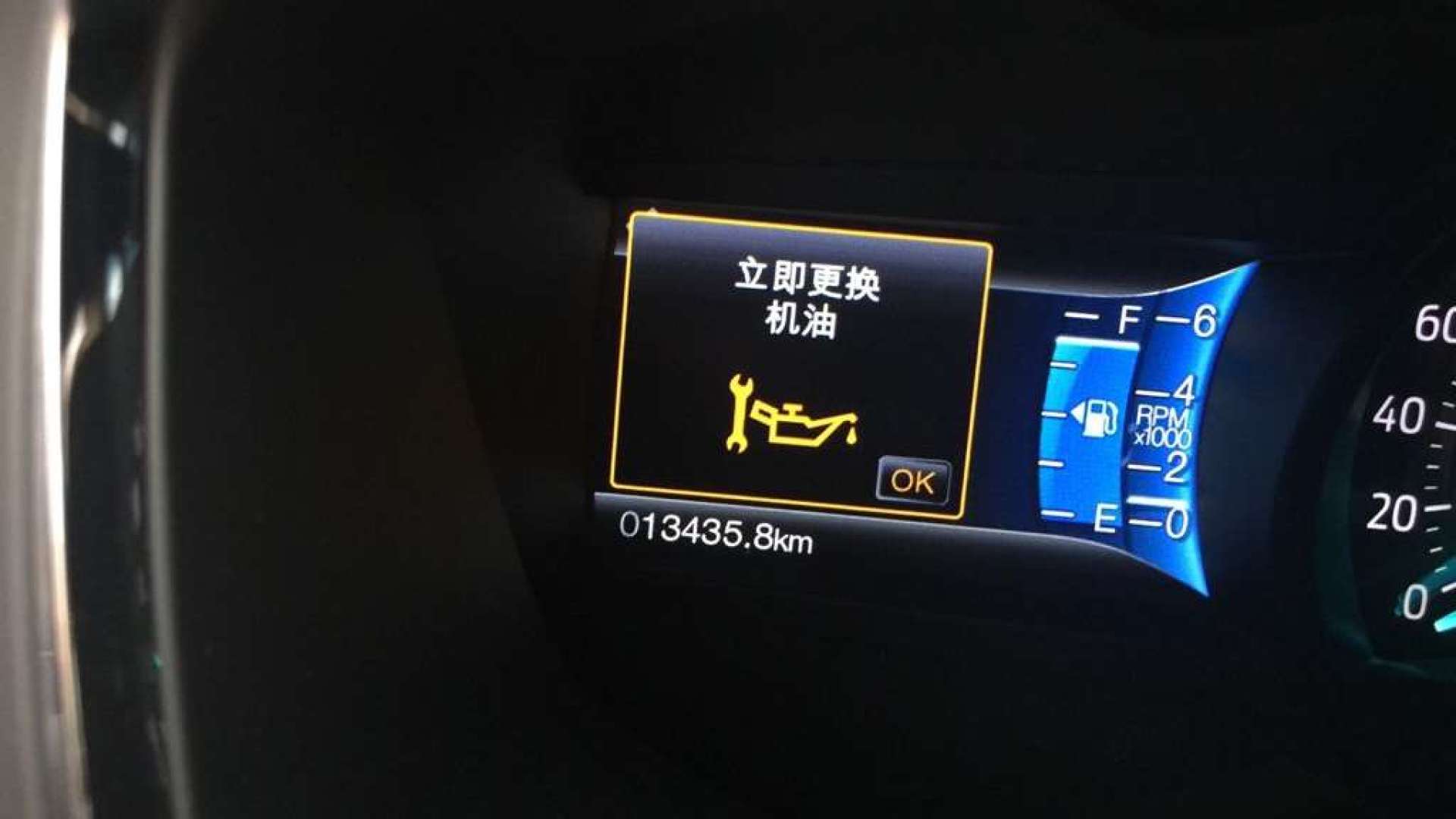 换机油五个月后机油灯亮起是怎么回事?