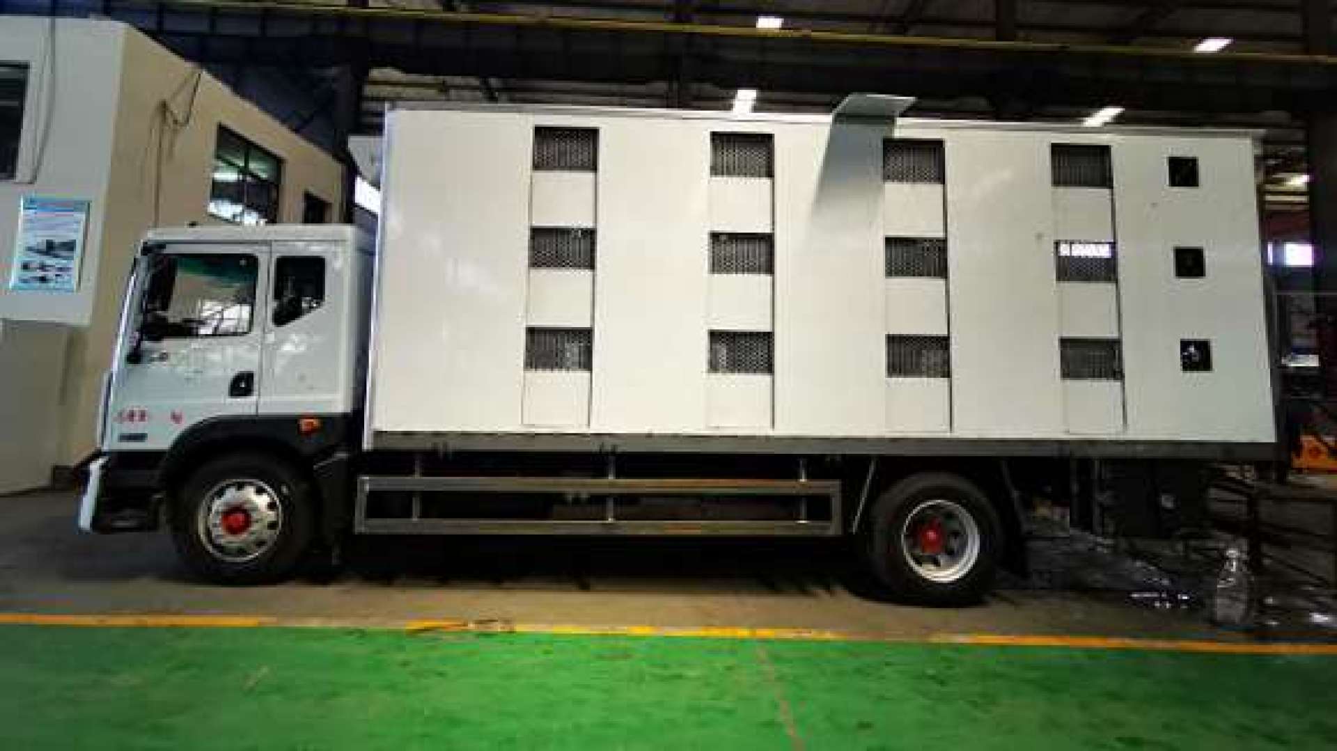 东风天龙铝合金恒温畜禽运输运猪车