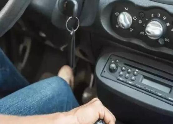 老司机不会开自动挡 15777546451037016.png